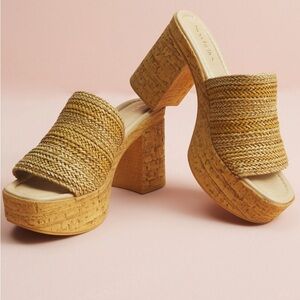 🤎NWT Seychelles Tan Applause Platform Heels🤎